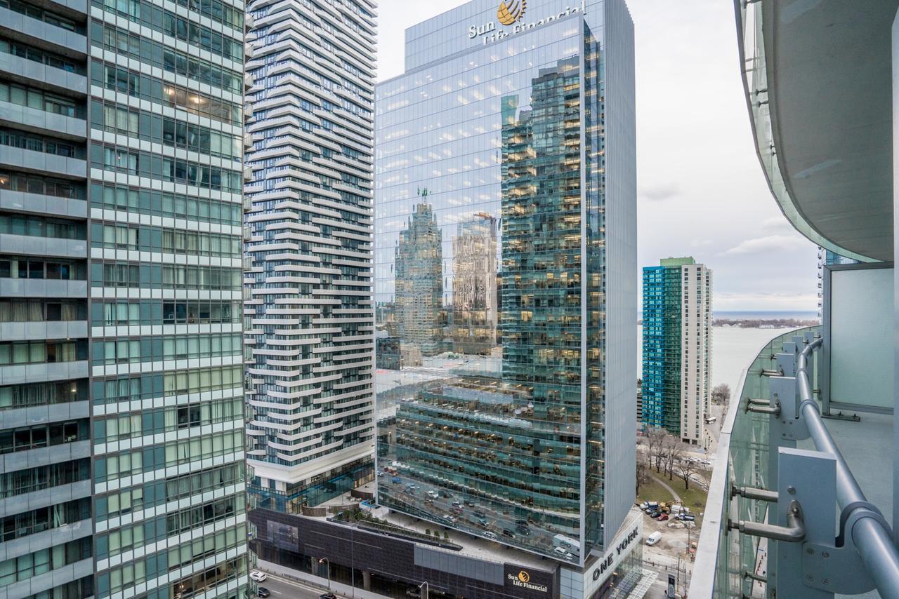 Aaira Suites โตรอนโต ภายนอก รูปภาพ