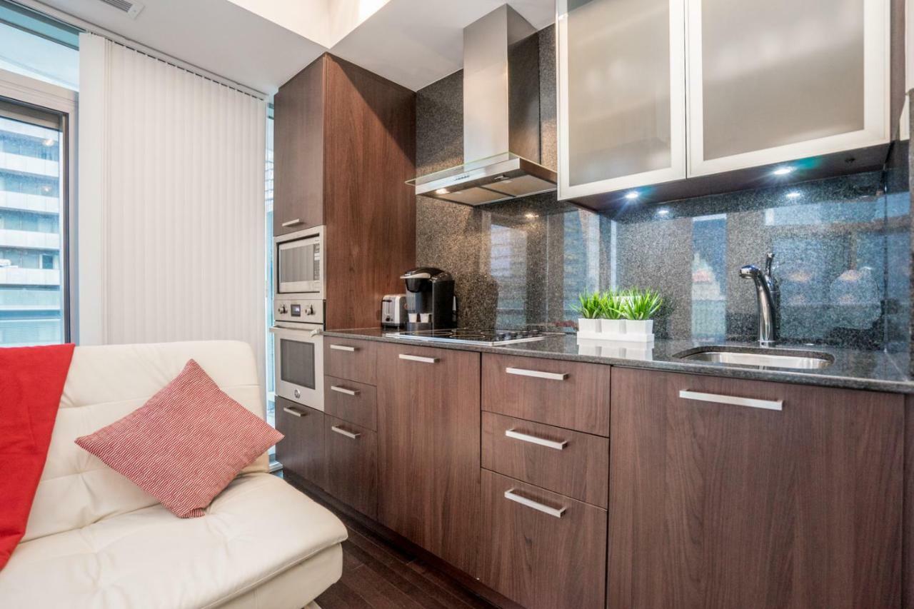 Aaira Suites โตรอนโต ภายนอก รูปภาพ